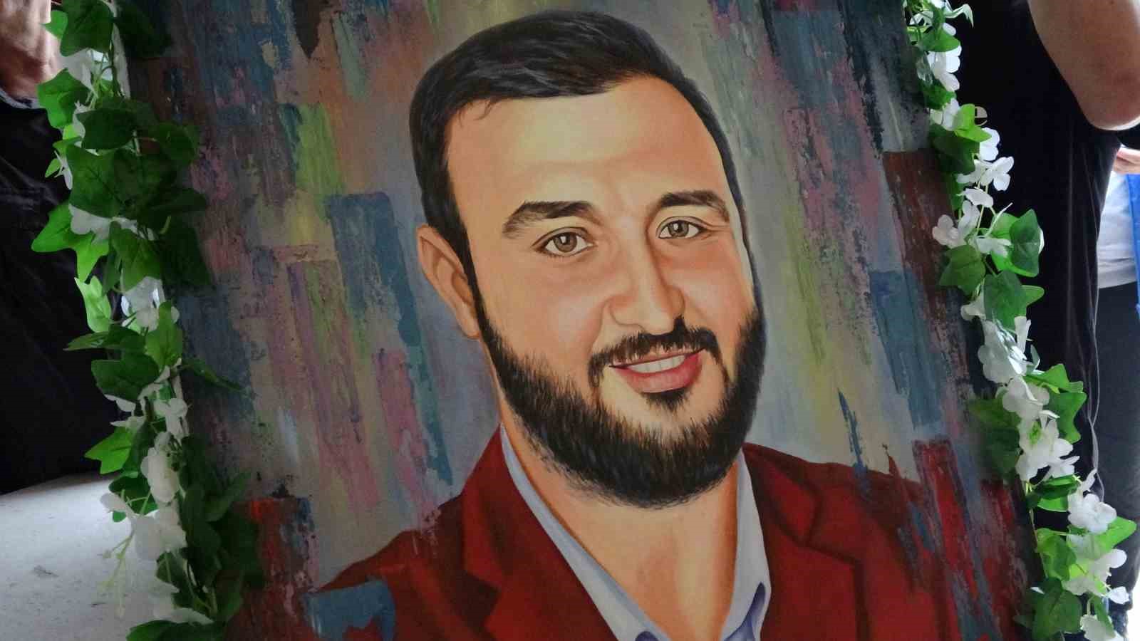 TRAFİK KAZASINDA HAYATINI KAYBEDEN GAZETECİ DURSUN BİRAN YILMAZ, EVLİLİK YIL DÖNÜMÜNDE TOPRAĞA VERİLDİ