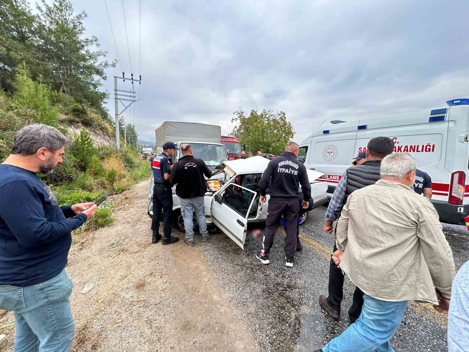 BOZDOĞAN’DA TRAFİK KAZASI: 1 ÖLÜ, 2 YARALI
