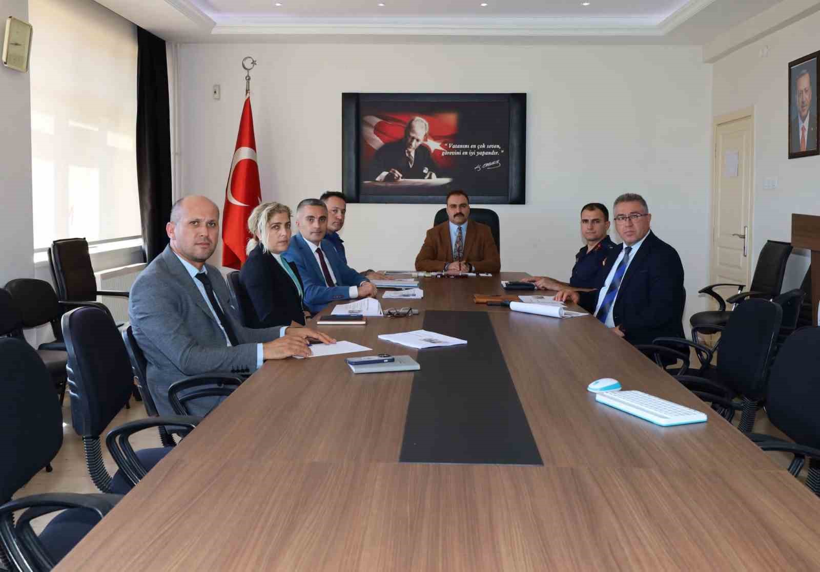 KARACASU’DA OKUL GÜVENLİĞİ TOPLANTISI GERÇEKLEŞTİRİLDİ