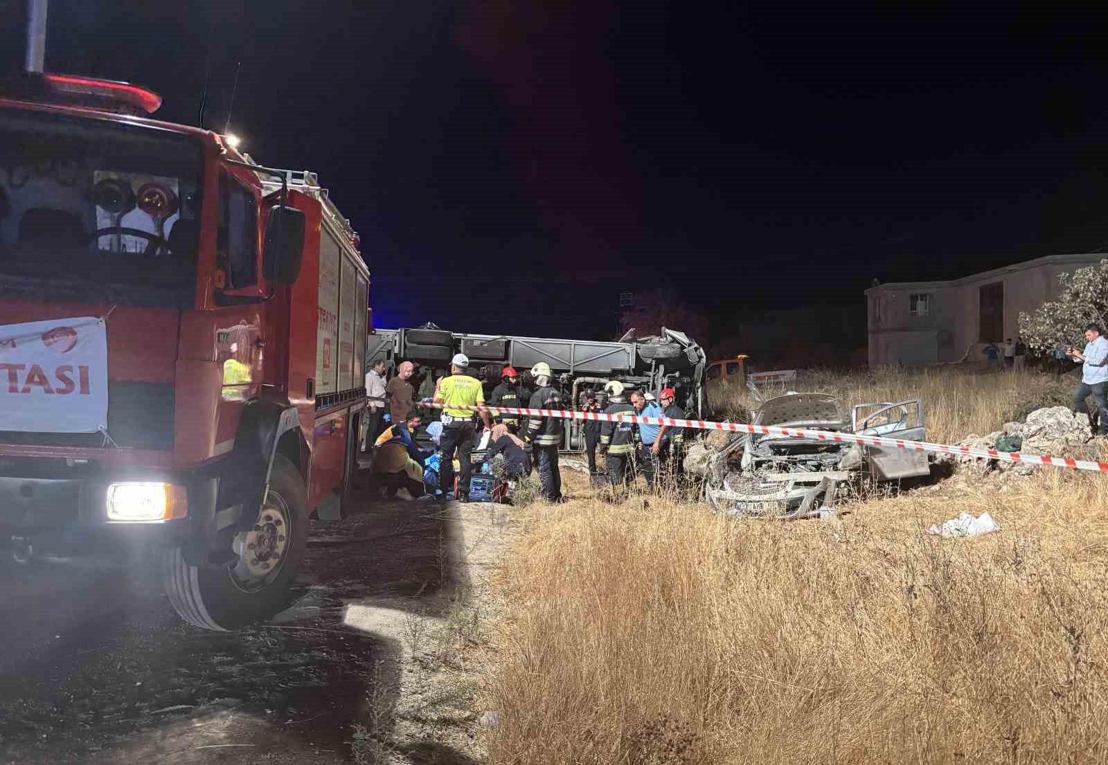 GAZİANTEP’TE FECİ KAZA: 5 ÖLÜ, 13 YARALI