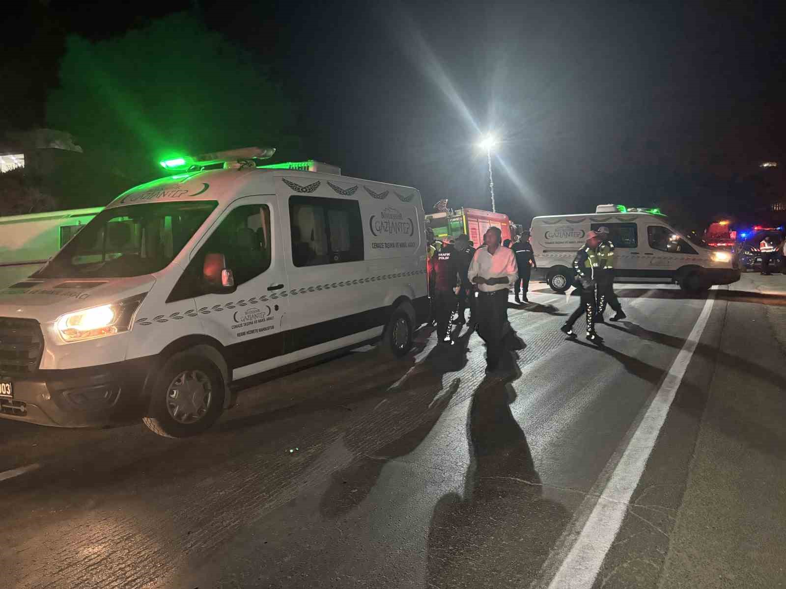 GAZİANTEP’TE KAZADA HAYATINI KAYBEDEN 7 KİŞİNİN CENAZELERİ MORGA KALDIRILDI