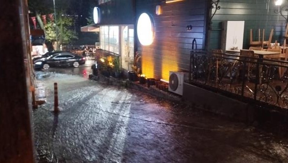 İSTANBUL’DA SAĞANAK YAĞIŞ ETKİLİ OLUYOR