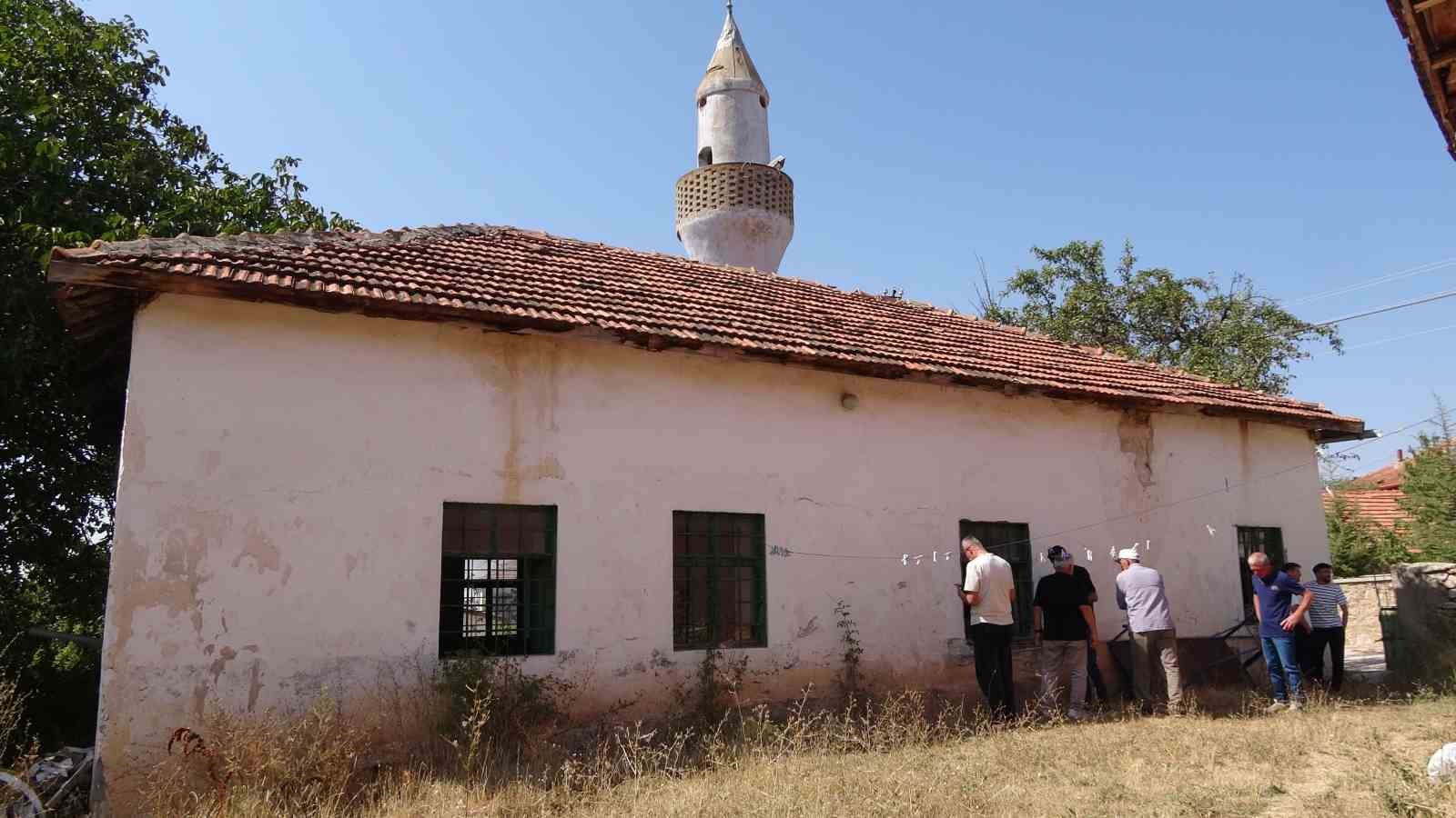 YOZGAT’TAKİ ASIRLIK CAMİ ONARILMAYI BEKLİYOR
