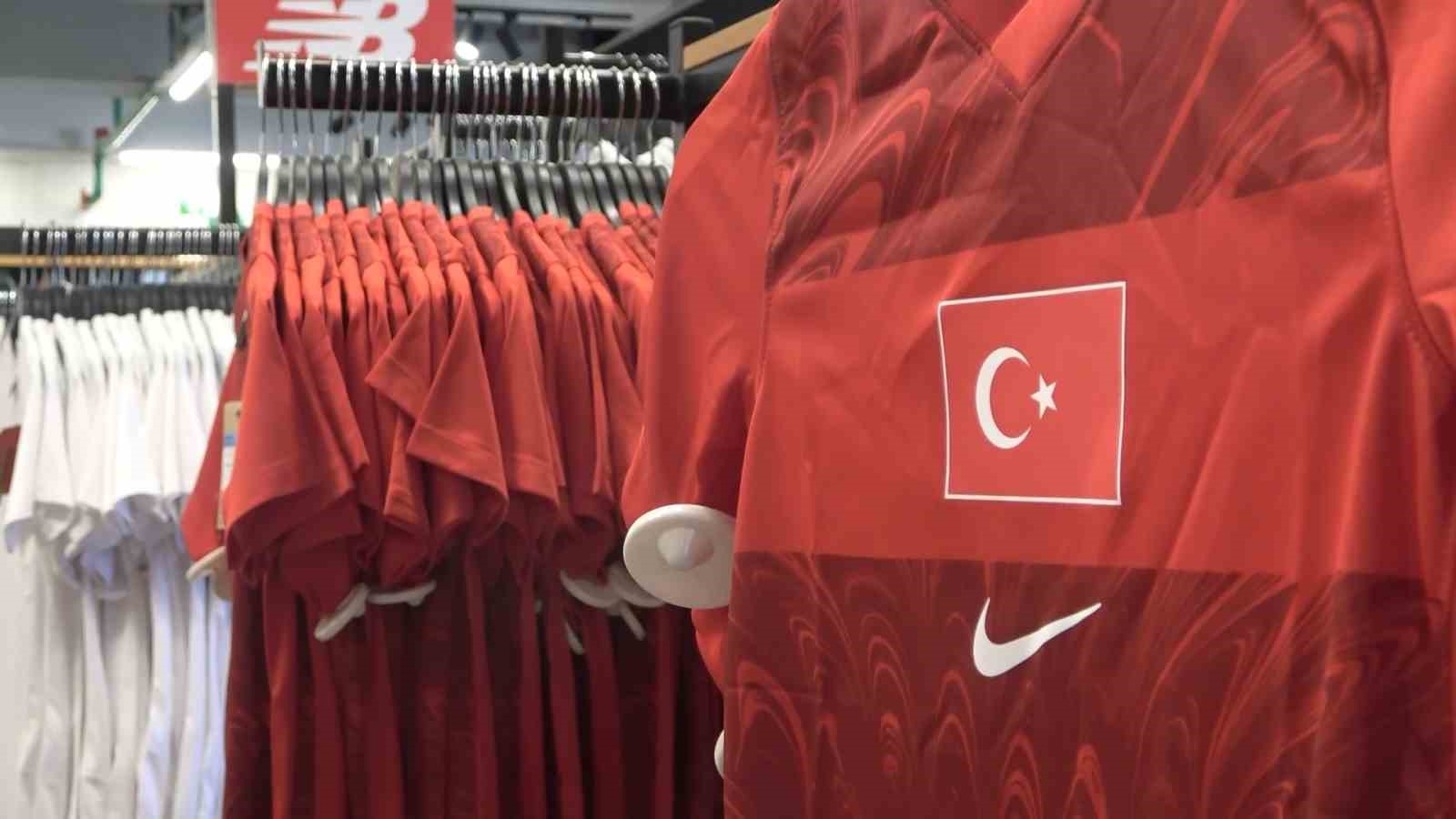 AY YILDIZLI FORMALAR BURSASTORE’DA SATIŞA ÇIKTI