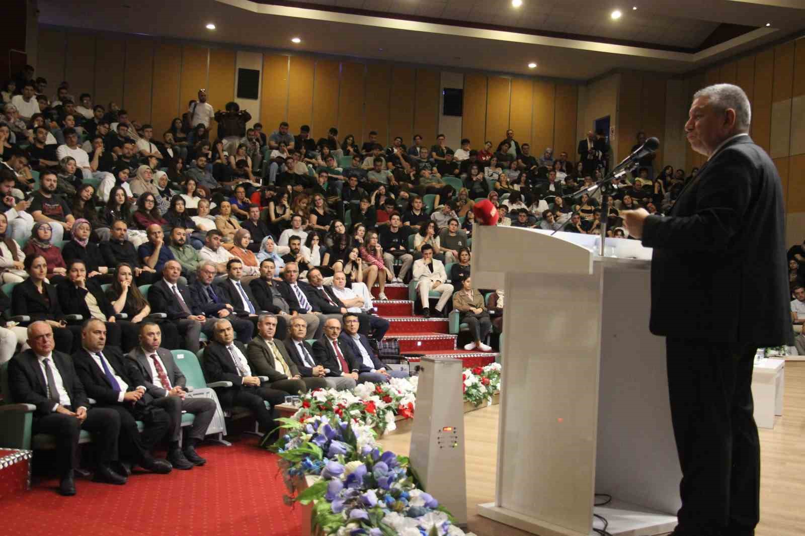 ADÜ’DE İLK DERSİN KONUSU ’TERÖRSÜZ TÜRKİYE’ OLDU