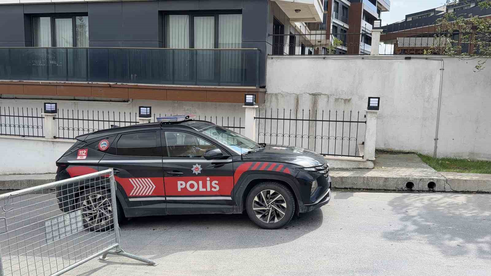 ANNESİYLE TARTIŞTI, ÖFKESİNİ İETT DURAĞINDAN ÇIKARDI: KALDIRIM TAŞIYLA CAMINI KIRDI