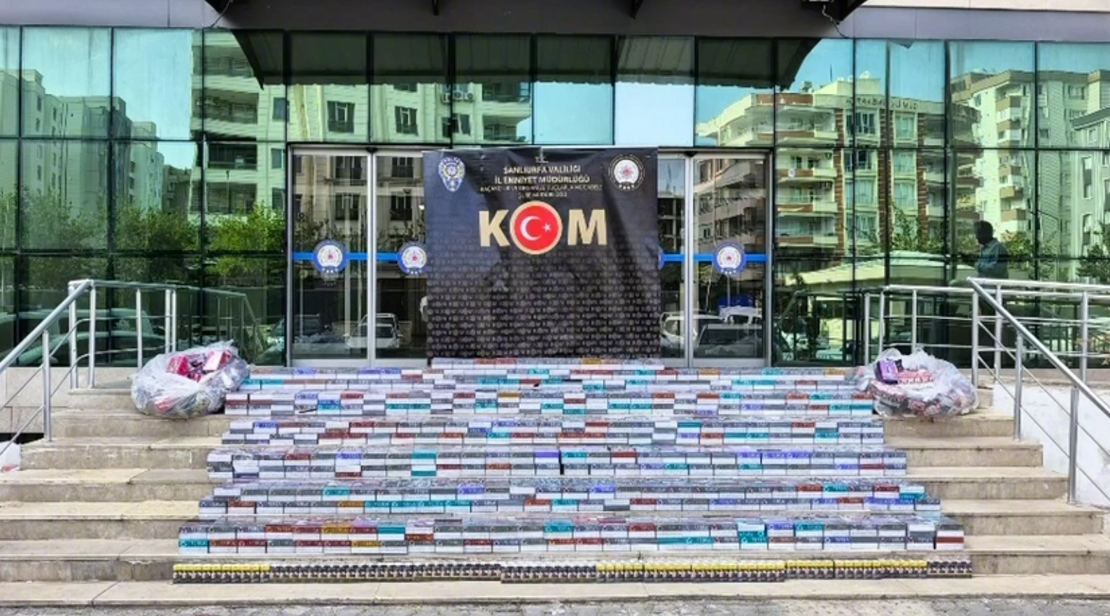 ŞANLIURFA’DA 10 MİLYON TL DEĞERİNDE KAÇAK TÜTÜN VE SİGARA ELE GEÇİRİLDİ