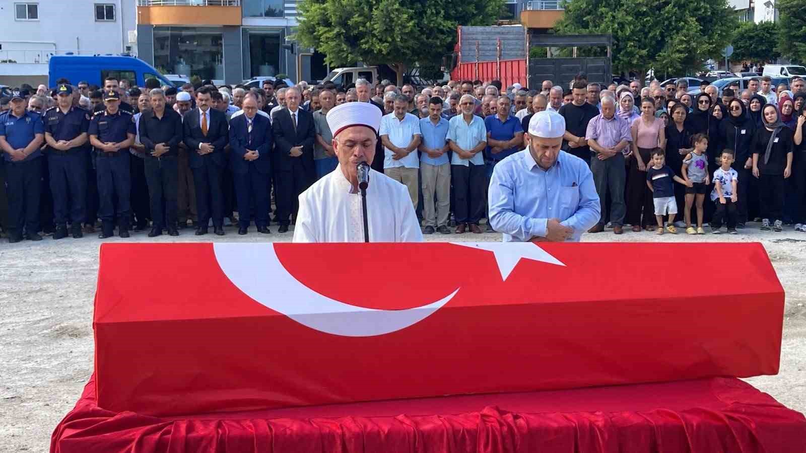 HASTALIĞA YENİK DÜŞEN 24 YAŞINDAKİ UZMAN ÇAVUŞ TÖRENLE SON YOLCULUĞUNA UĞURLANDI