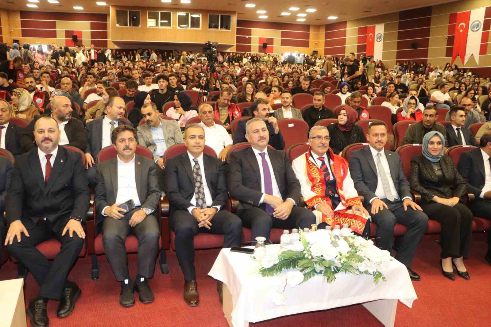KMÜ’DE YENİ AKADEMİK YILI AÇILIŞ TÖRENİ DÜZENLENDİ