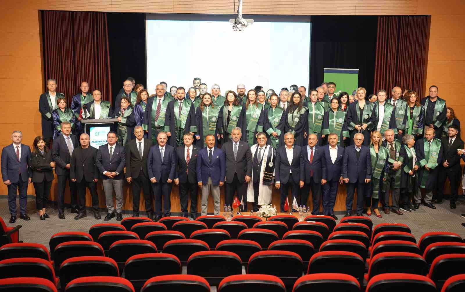 KOCAELİ SAĞLIK VE TEKNOLOJİ ÜNİVERSİTESİ’NDE YENİ AKADEMİK YILI AÇILIŞI YAPILDI