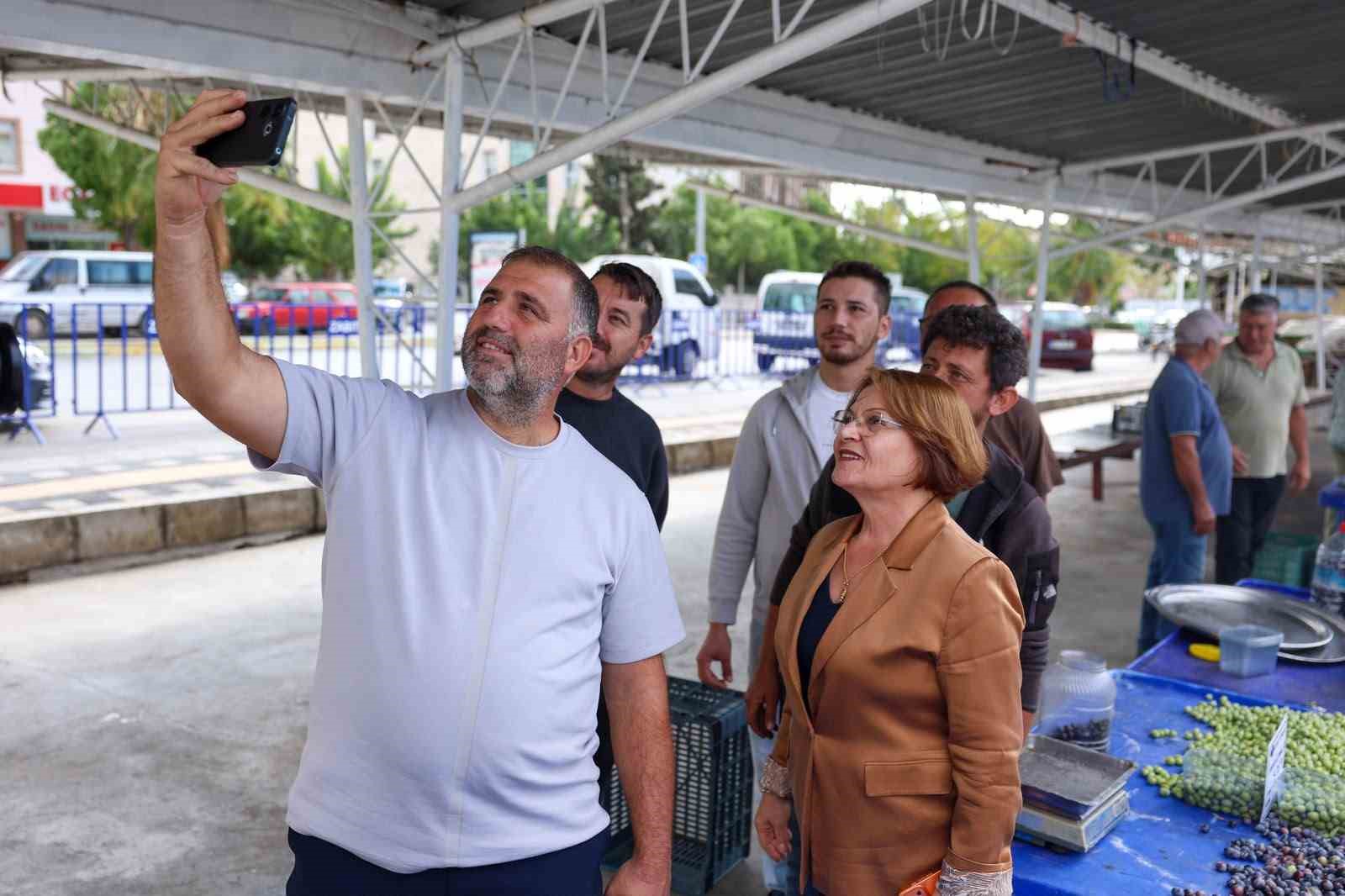 BAŞKAN GENÇAY, ZEYTİN PAZARINDA ÜRETİCİLERLE BULUŞTU
