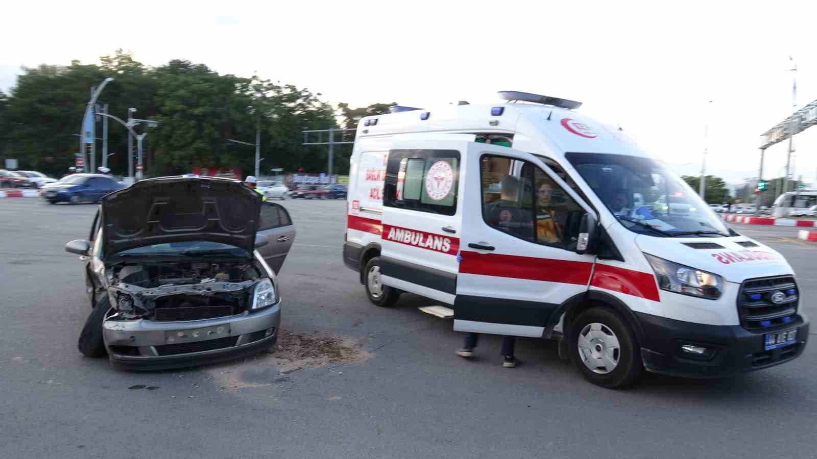 MALATYA’DA TRAFİK KAZASI: 3 YARALI