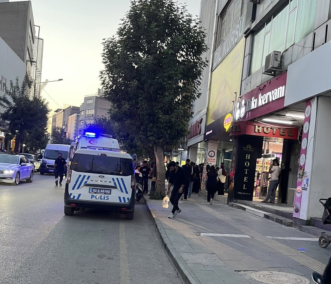 ADIYAMAN’DA KIZLAR ARASINDA KAVGA: 1 YARALI