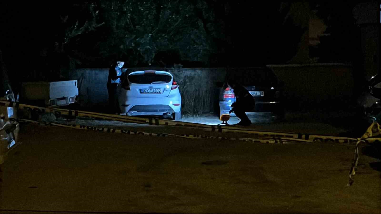 22 YAŞINDAKİ GENÇ OTOMOBİLİN ARKA KOLTUĞUNDA ÖLÜ BULUNDU