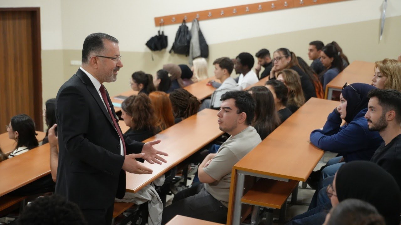 PROF. DR. KIRIŞIK: "TERÖRSÜZ TÜRKİYE, ENERJİMİZİ BİLİME VE KALKINMAYA YÖNELTMEKTİR"