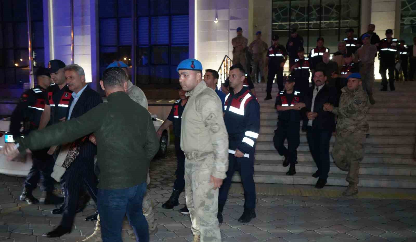 YOLSUZLUK SORUŞTURMASINDA MAHKEMEDEN KARAR ÇIKTI: 2 ESKİ BAŞKAN DAHİL 15 TUTUKLAMA