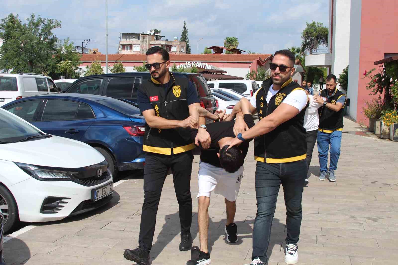 PİMİ ÇEKİLEN EL BOMBASINA BOMBA İMHA UZMANINDAN KOLİ BANDIYLA MÜDAHALE