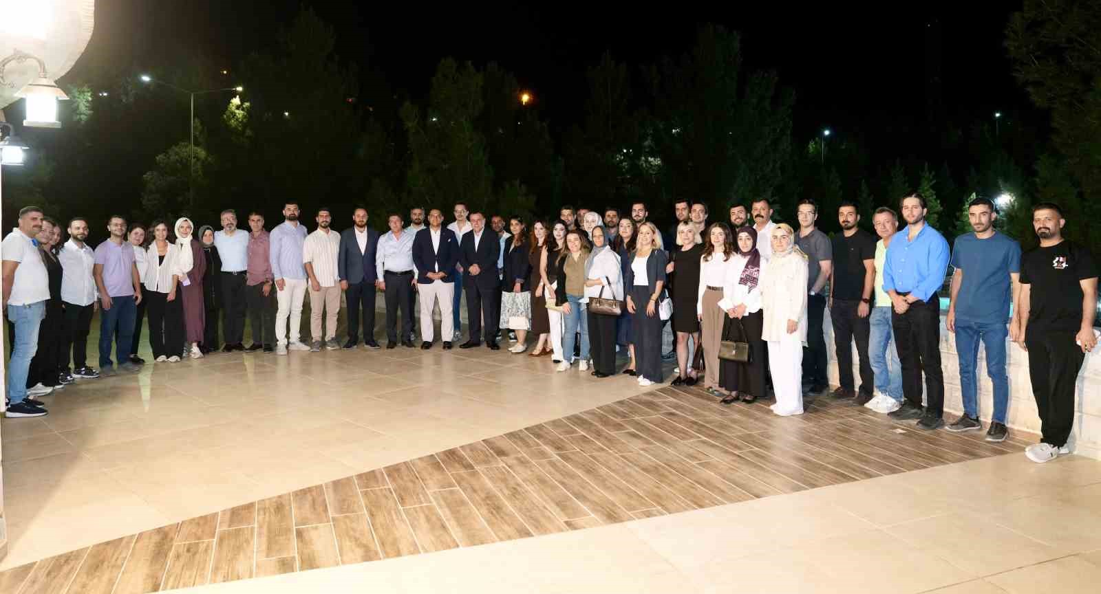 BAŞKAN ŞAHİN, MİDYAT DEVLET HASTANESİ YÖNETİMİ VE HEKİMLERLE BİR ARAYA GELDİ