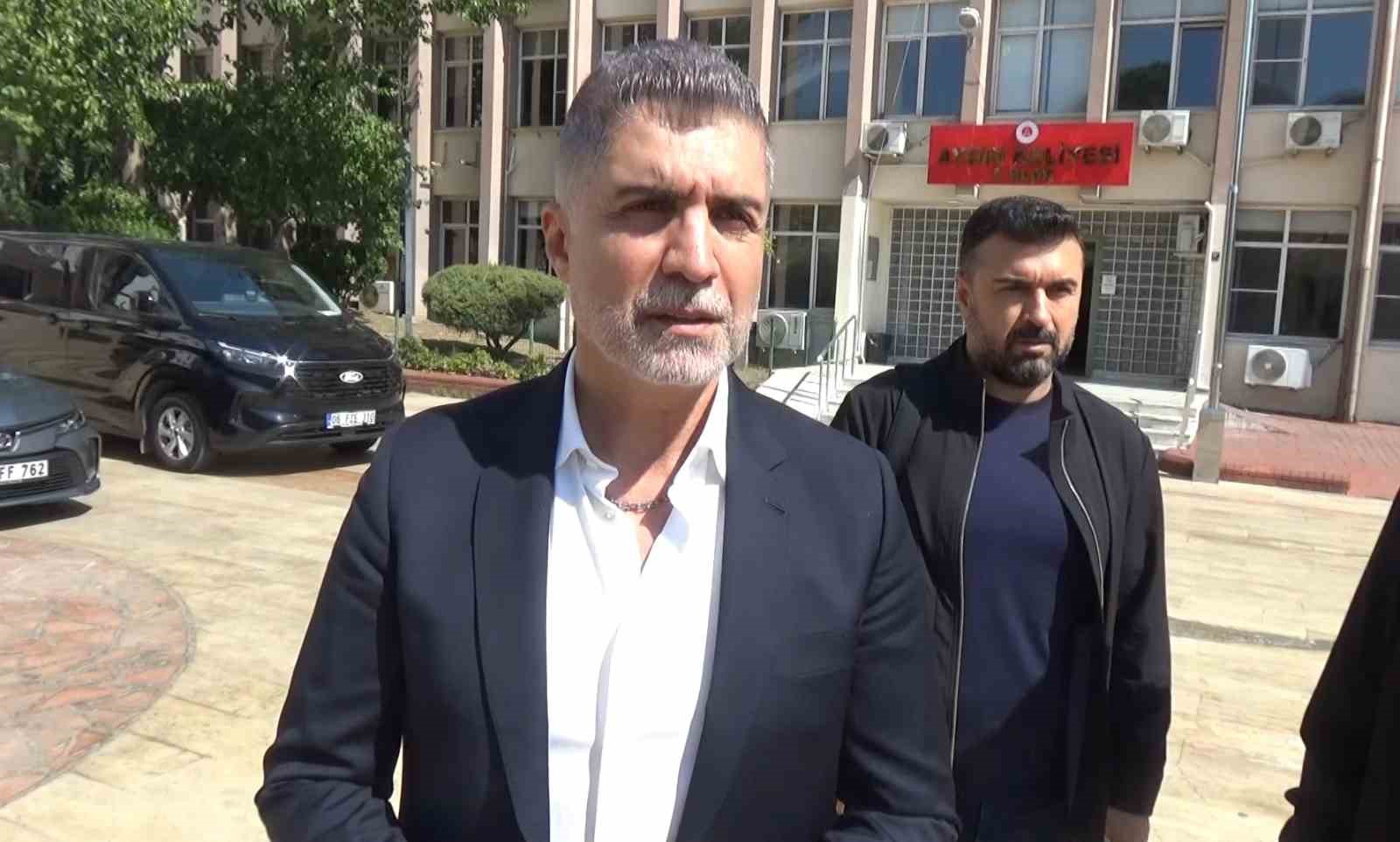 SANATÇI ÖZCAN DENİZ, KARDEŞLERİNİN HAKARET DAVASINDA İFADE VERDİ