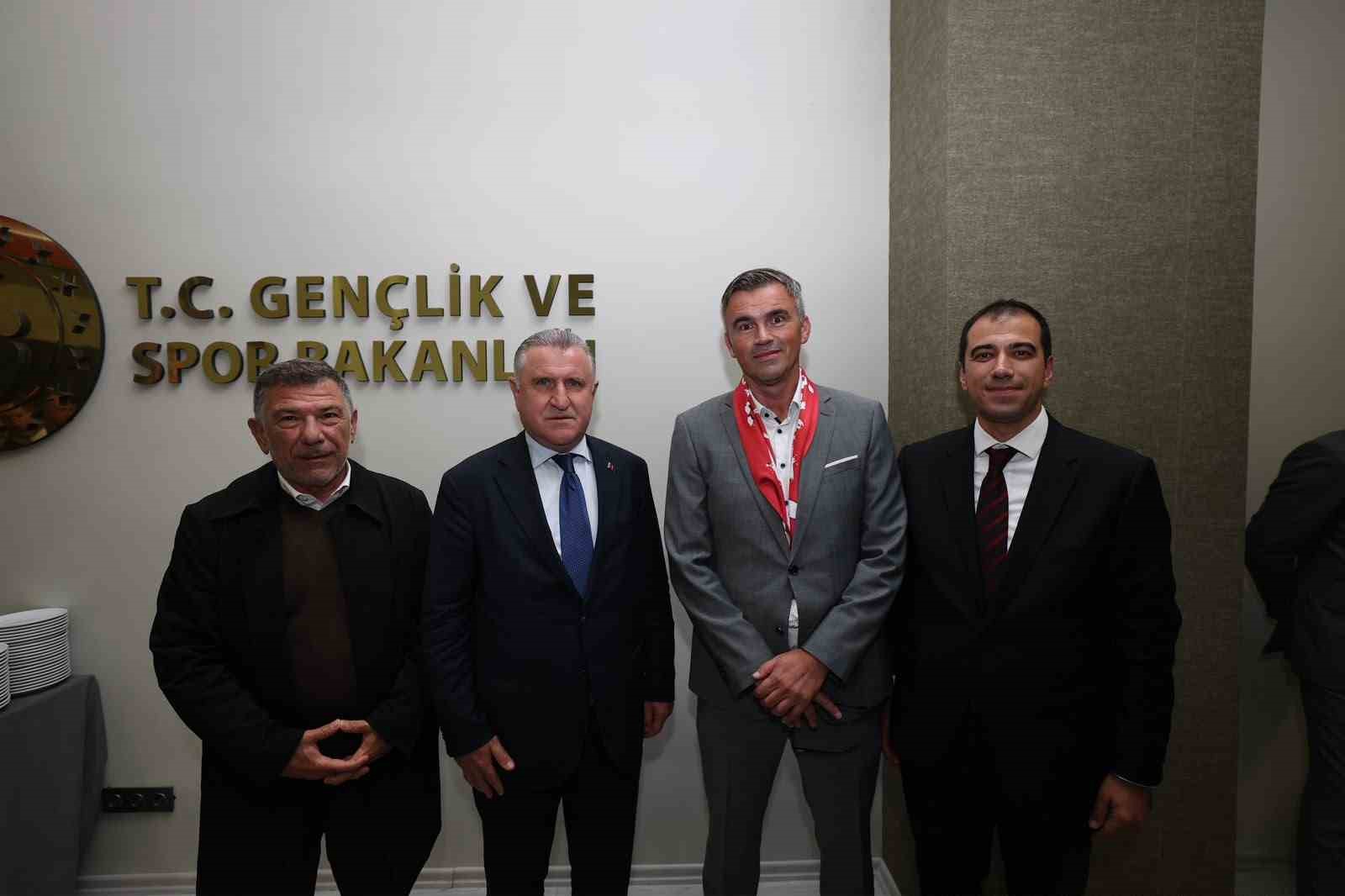 BAKAN BAK, AVRUPA OKUL SPORLARI FEDERASYONU HEYETİNİ KABUL ETTİ