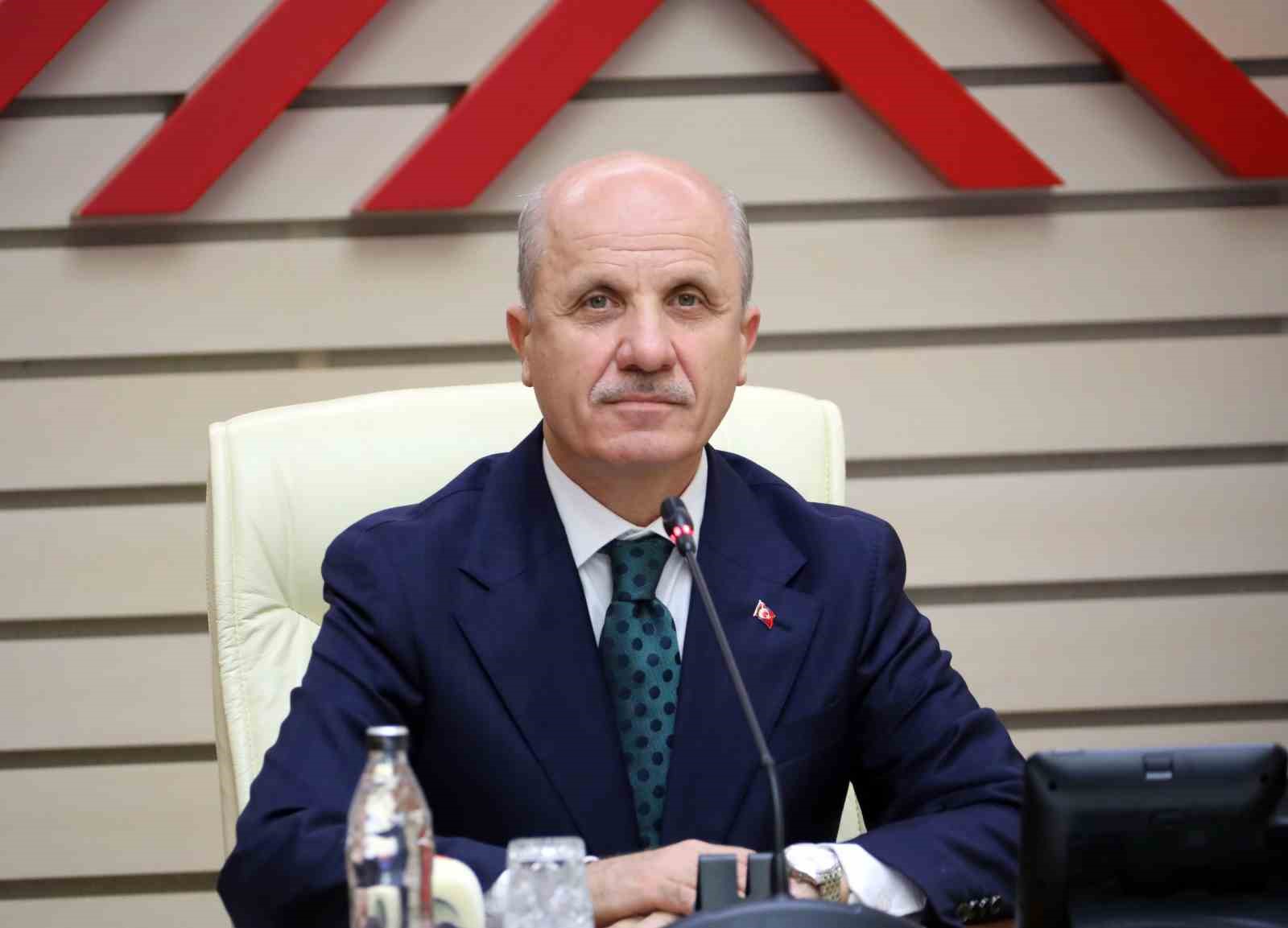 YÖK BAŞKANI ÖZVAR GAZZE İSLAM ÜNİVERSİTESİNDE AKADEMİK YIL AÇILIŞ DERSİNİ VERDİ