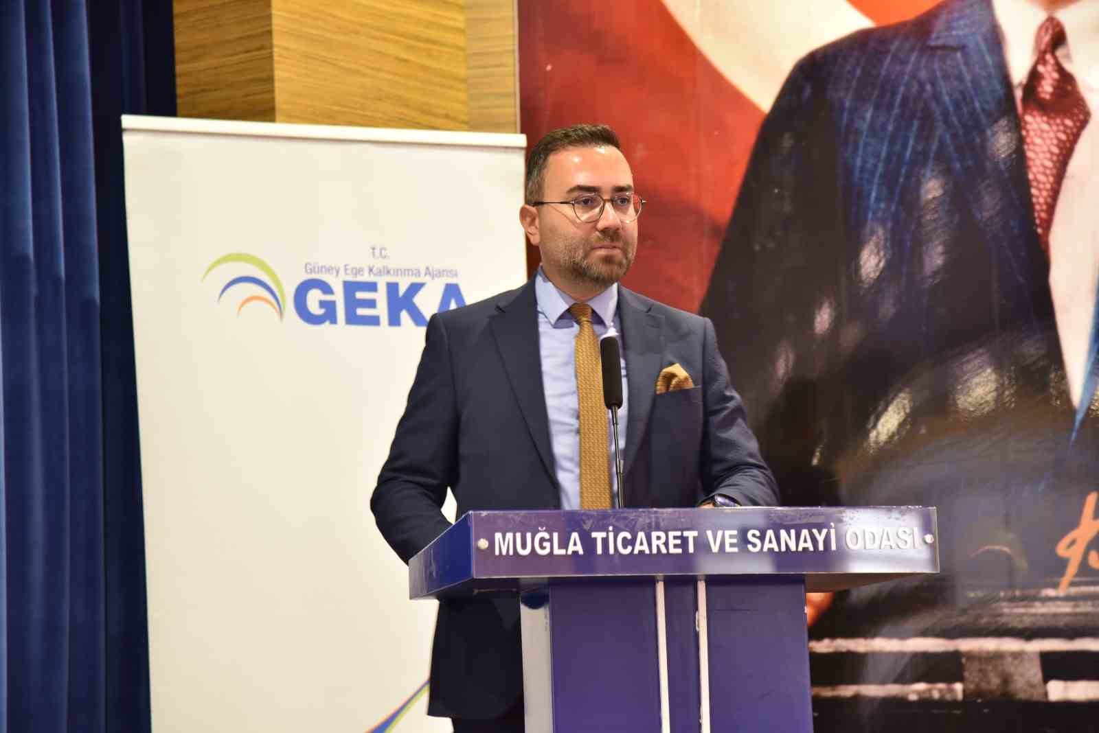 MUĞLA’DA ÇAM BALI ÇALIŞTAYI DÜZENLENDİ