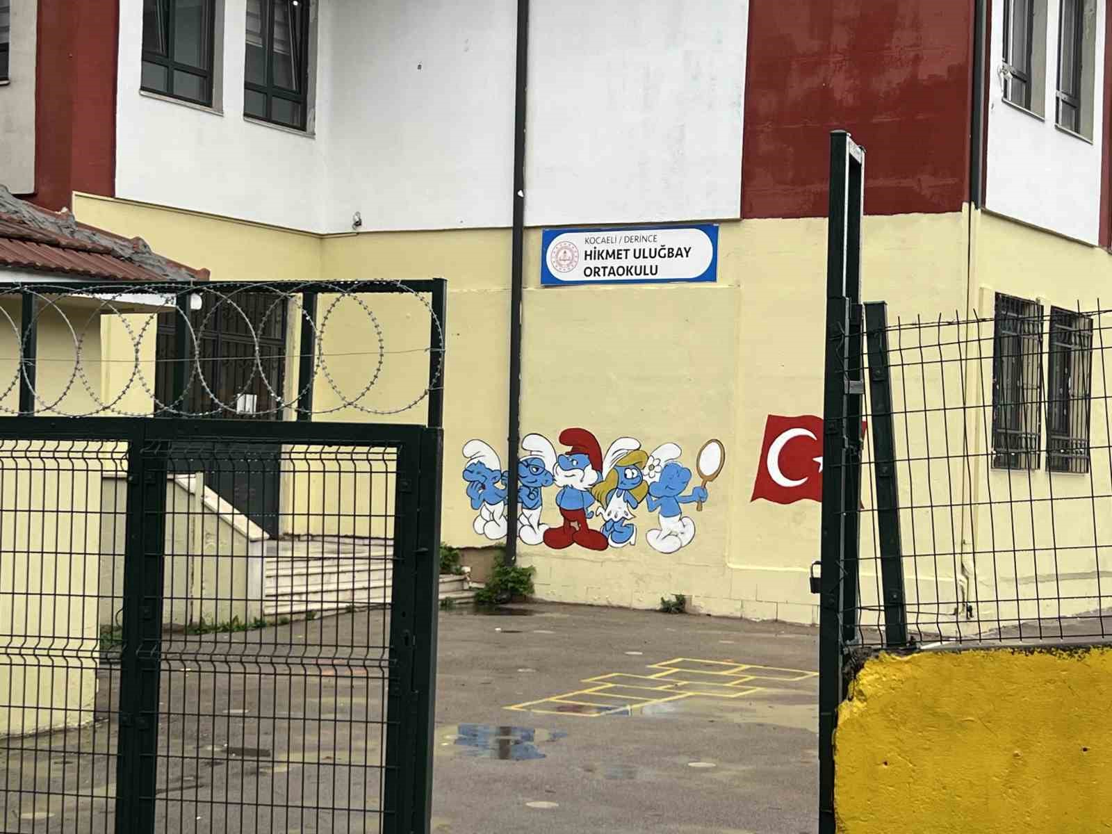 KOCAELİ’DE ORTAOKULDA SINIFIN SIVALARI DÜŞTÜ: 3 ÖĞRENCİ YARALANDI