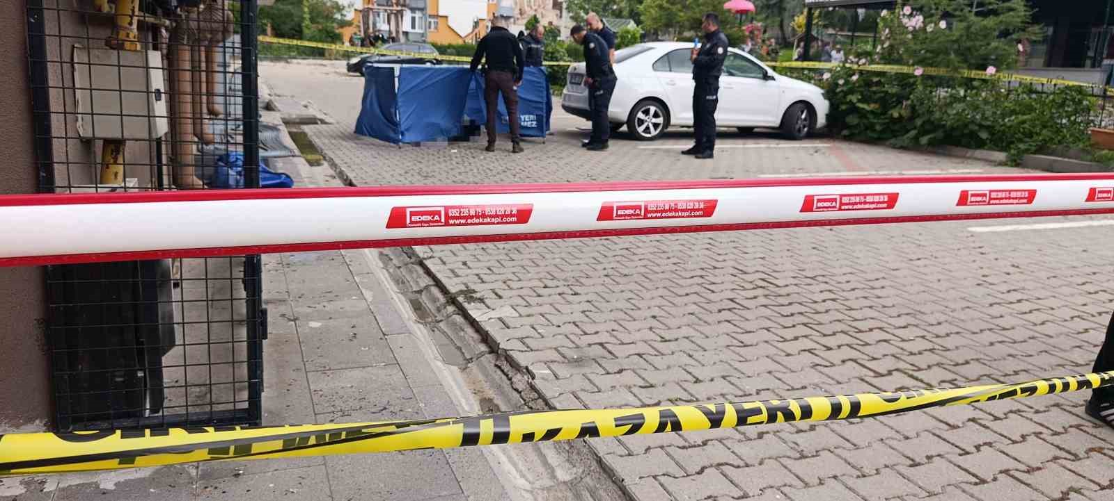 BALKON TEMİZLERKEN 13. KATTAN DÜŞEN KADIN ÖLDÜ