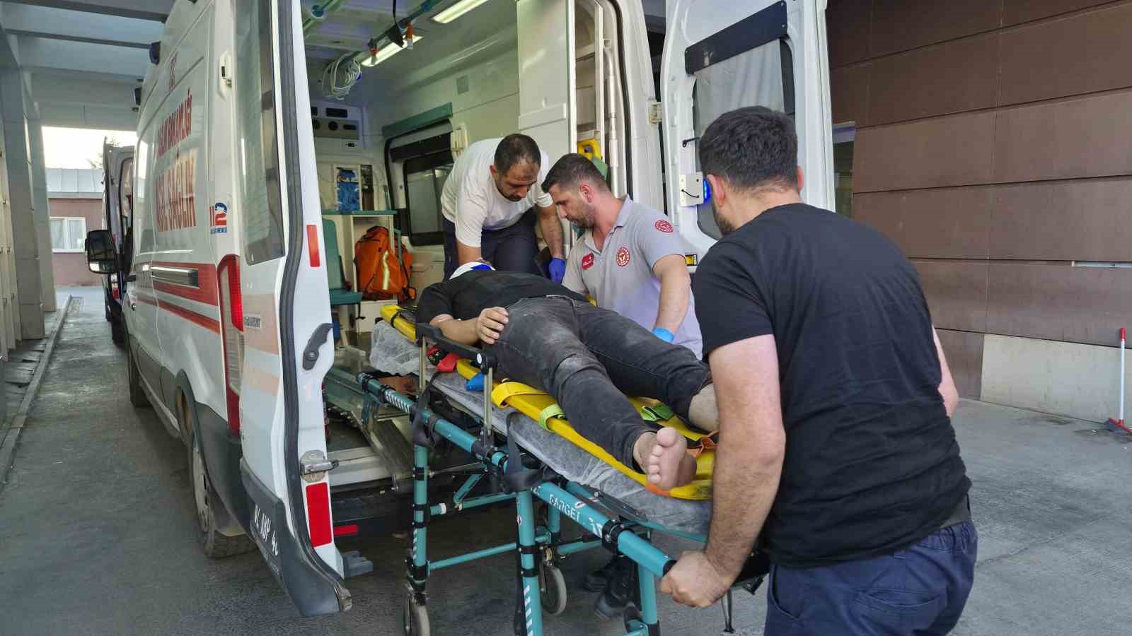 BAHÇE AYDINLATMASINI ONARIRKEN ELEKTRİK ÇARPTI: 1 YARALI