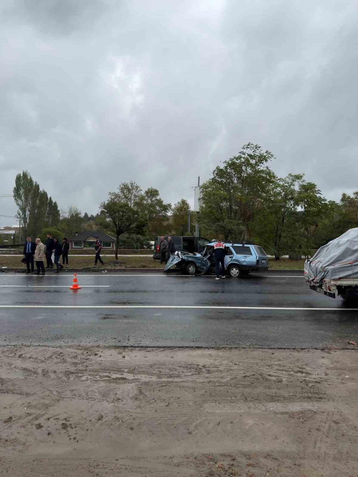 YALOVA’DA OTOMOBİL MİNİBÜSLE ÇARPIŞTI: 1 ÖLÜ