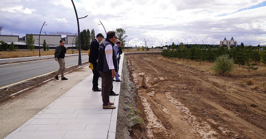 KAMPÜS YERLEŞKESİNDEKİ ÇALIŞMALAR REKTÖR ÇAKMAK TARAFINDAN İNCELENDİ