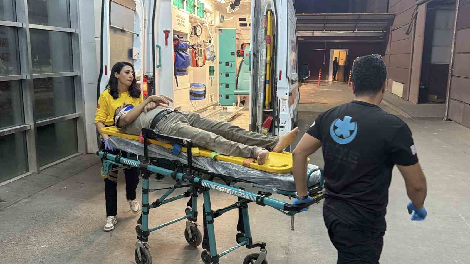 MOTOSİKLET DEVRİLDİ: 1 YARALI