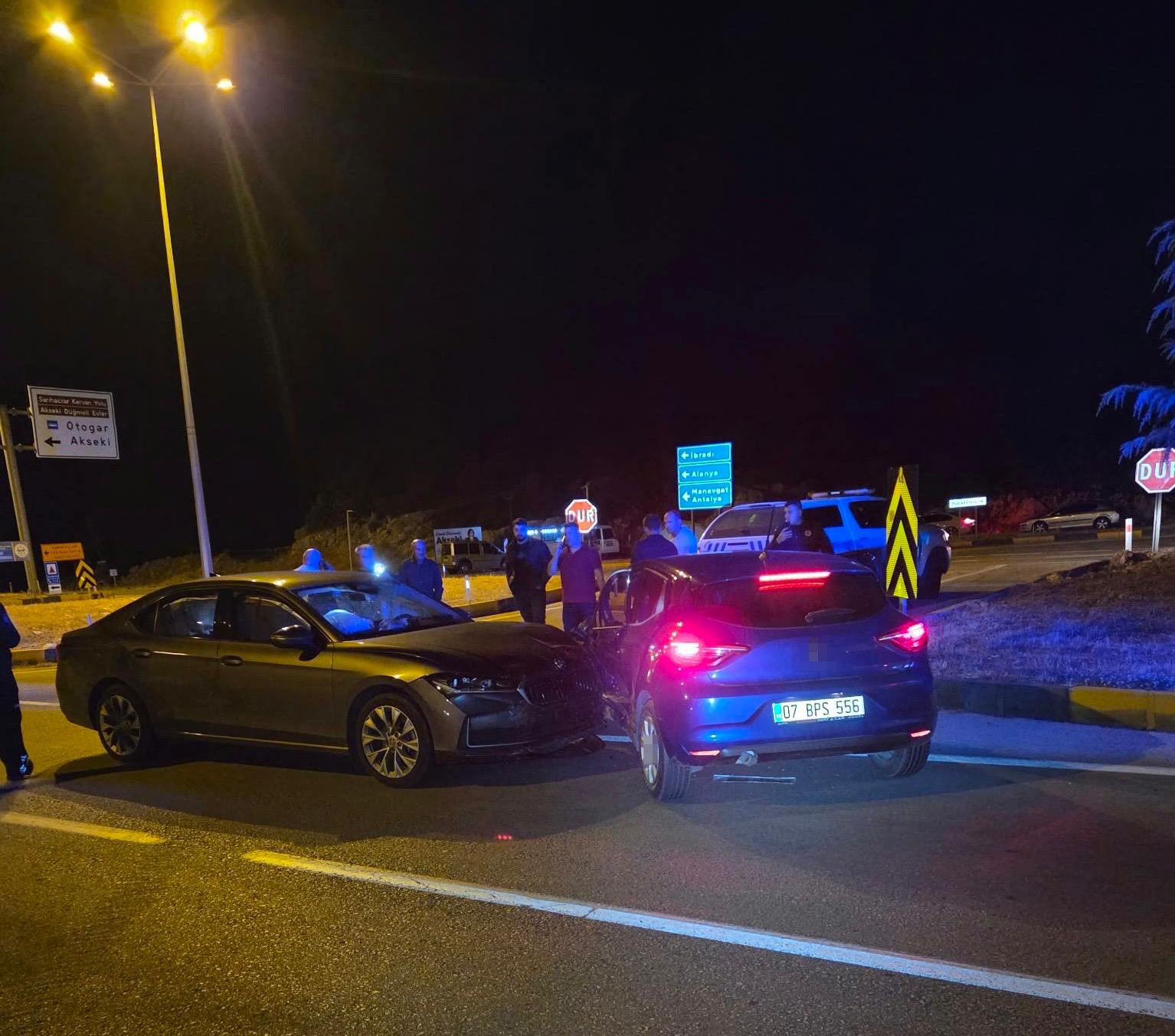 ANTALYA’DA TRAFİK KAZASI: 2’Sİ NORVEÇ VATANDAŞI 3 YARALI