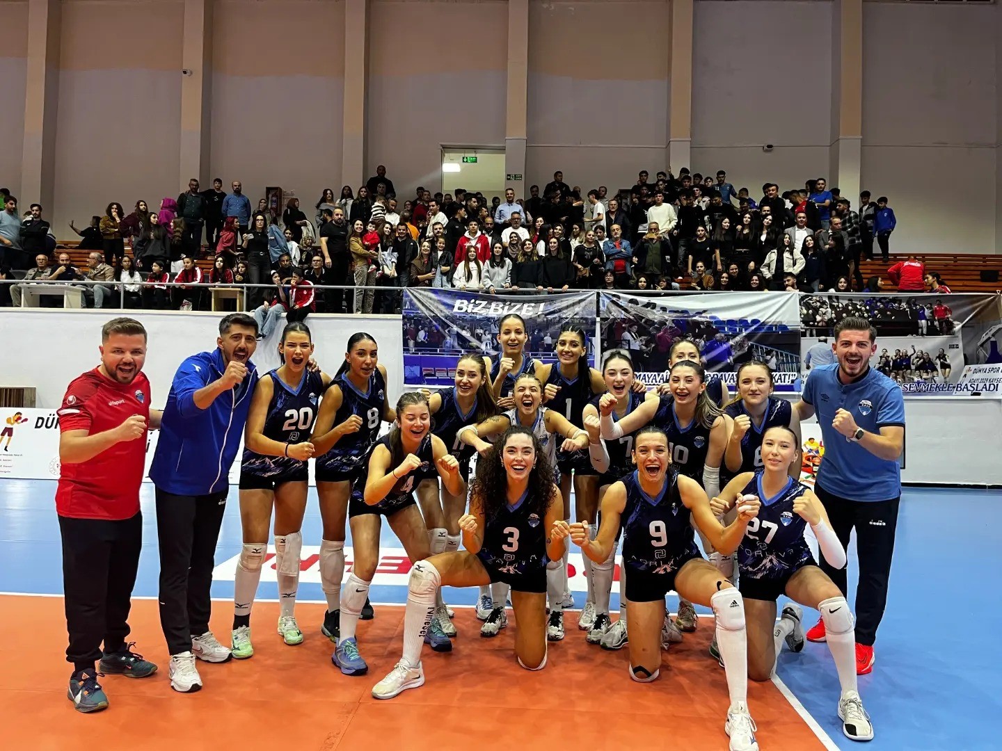 KAYSERİ ATLETİKSPOR VOLEYBOL TAKIMI EVİNDE KAZANDI