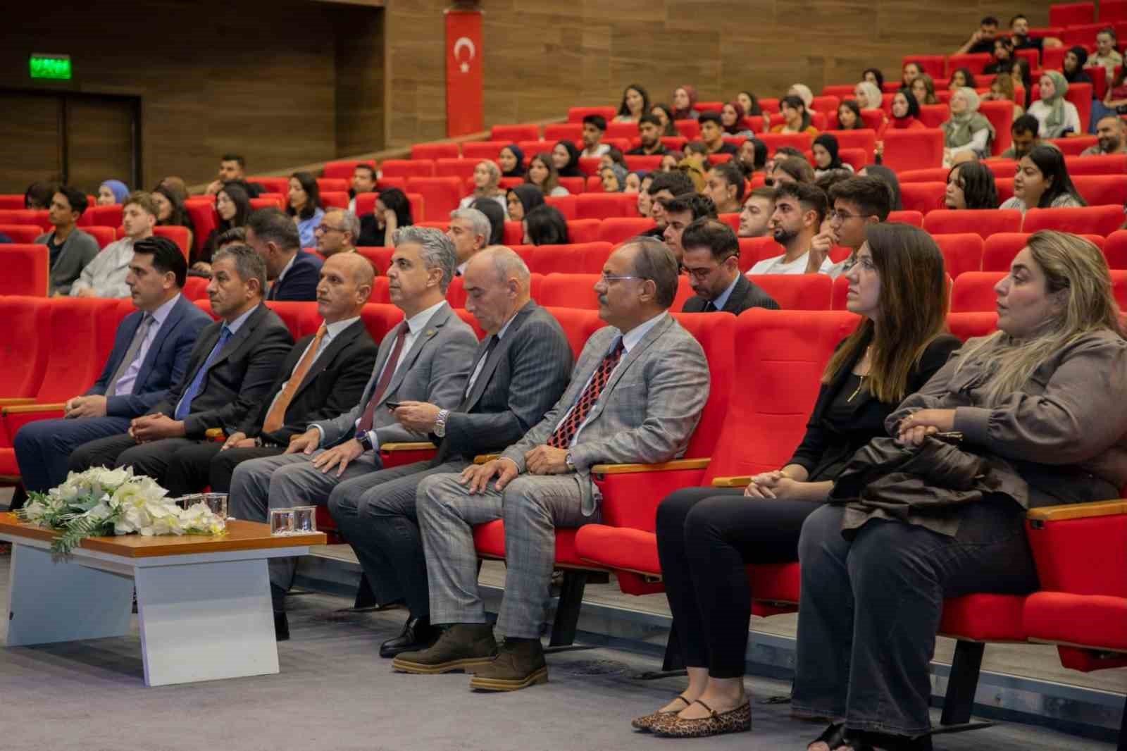 EBYÜ’DE YENİ ÖĞRENCİLERE ORYANTASYON PROGRAMI DÜZENLENDİ