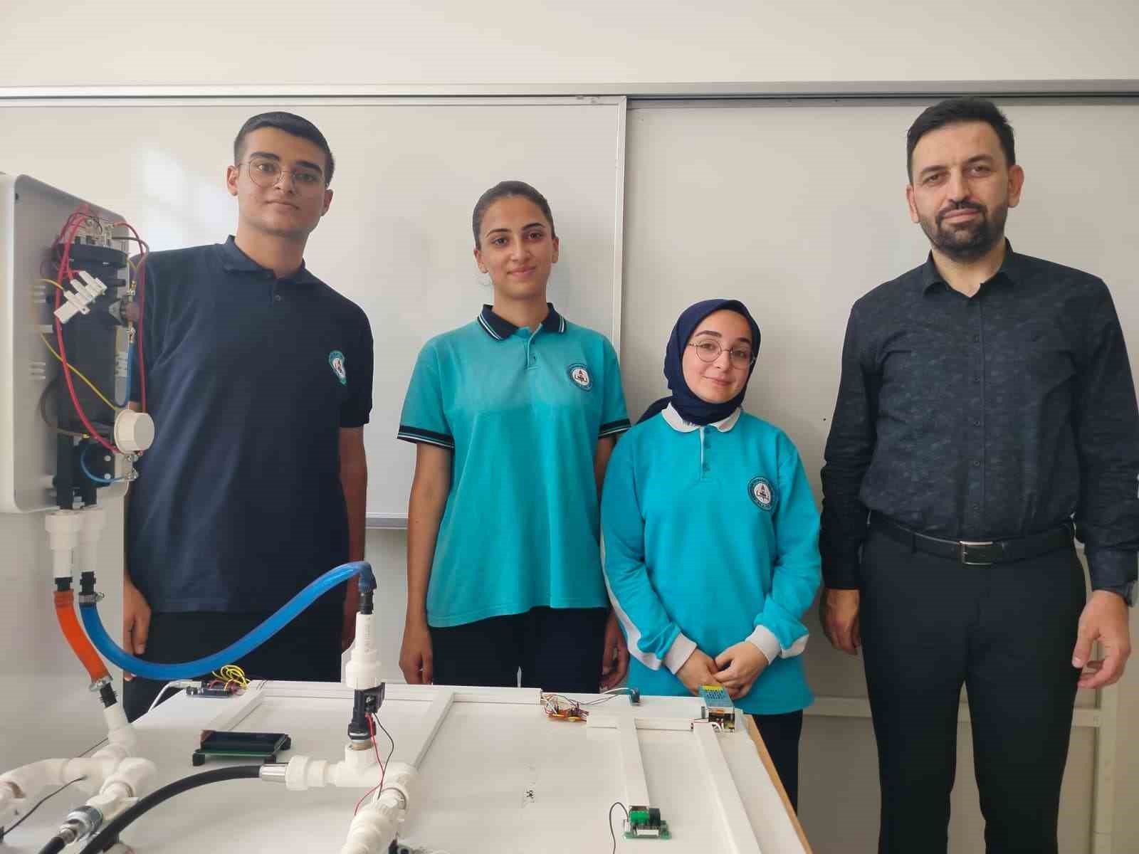 ELAZIĞLI ÖĞRENCİLER DÜNYA FİNALİNDE: SU TASARRUFU PROJESİYLE 11 BİN BAŞVURUYU GERİDE BIRAKTILAR