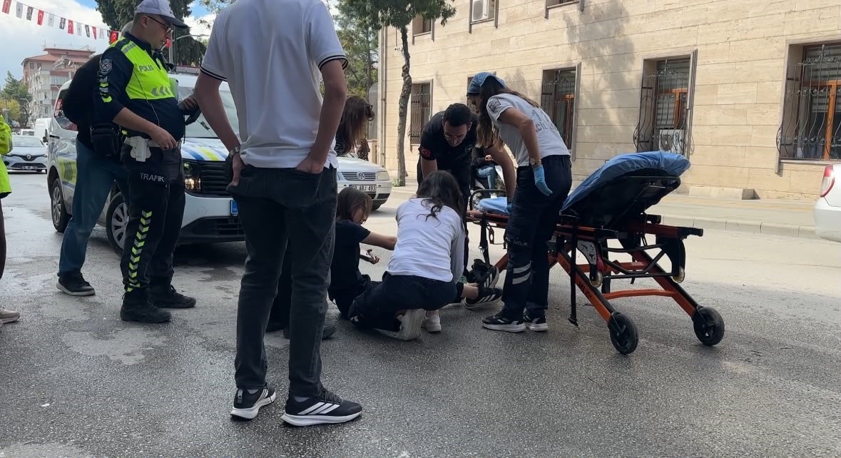 BURDUR’DA MOTOSİKLET DEVRİLDİ: 1 YARALI