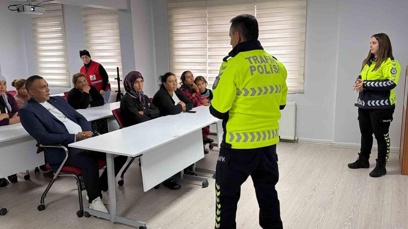 BOLU’DA ATIK TOPLAYICILARINA ‘GÜVENLİ PATPAT’ EĞİTİMİ