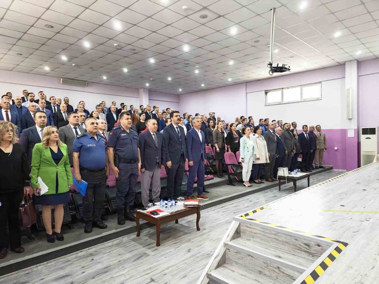YUNUSEMRE’DE OKUL GÜVENLİĞİ VE BAĞIMLILIKLA MÜCADELE MASAYA YATIRILDI