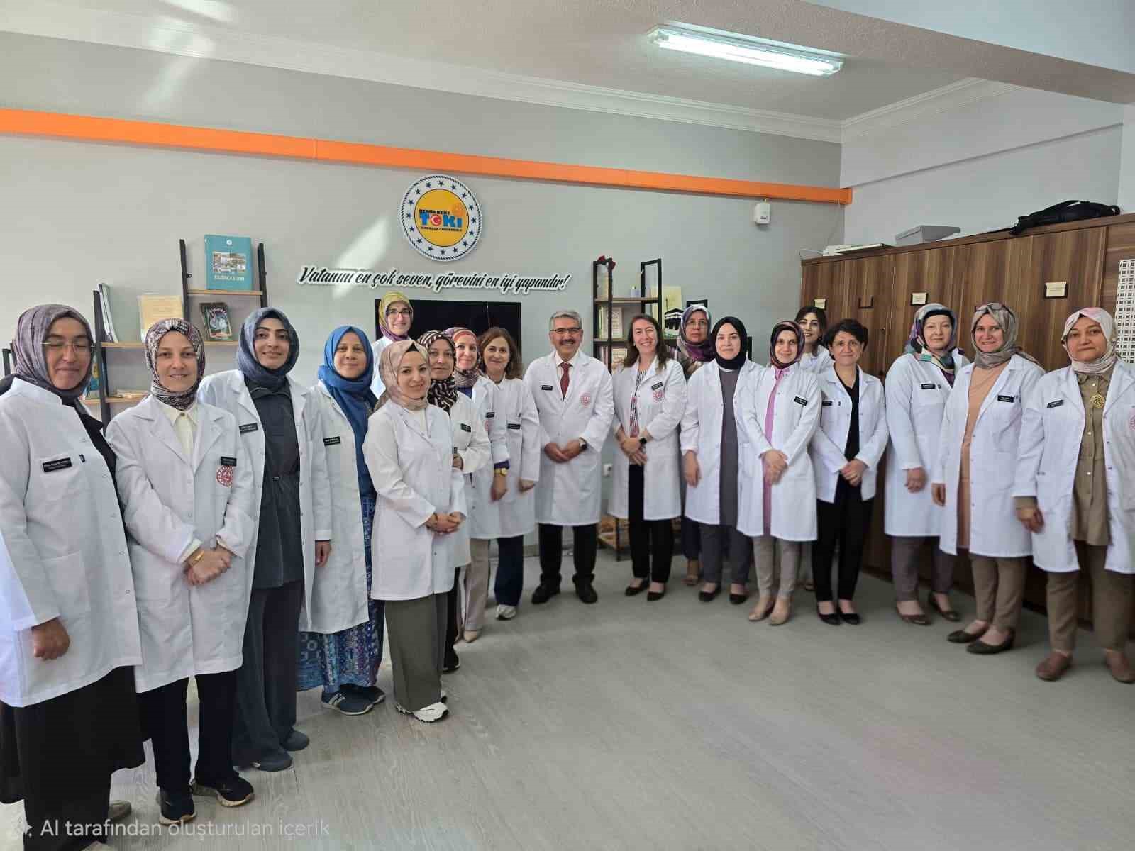 ERZİNCAN’DA ÖĞRETMENLERE İSİMLİK JESTİ