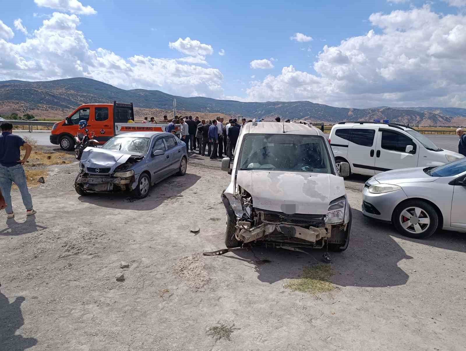MUŞ’TA TRAFİK KAZASI: 2 YARALI
