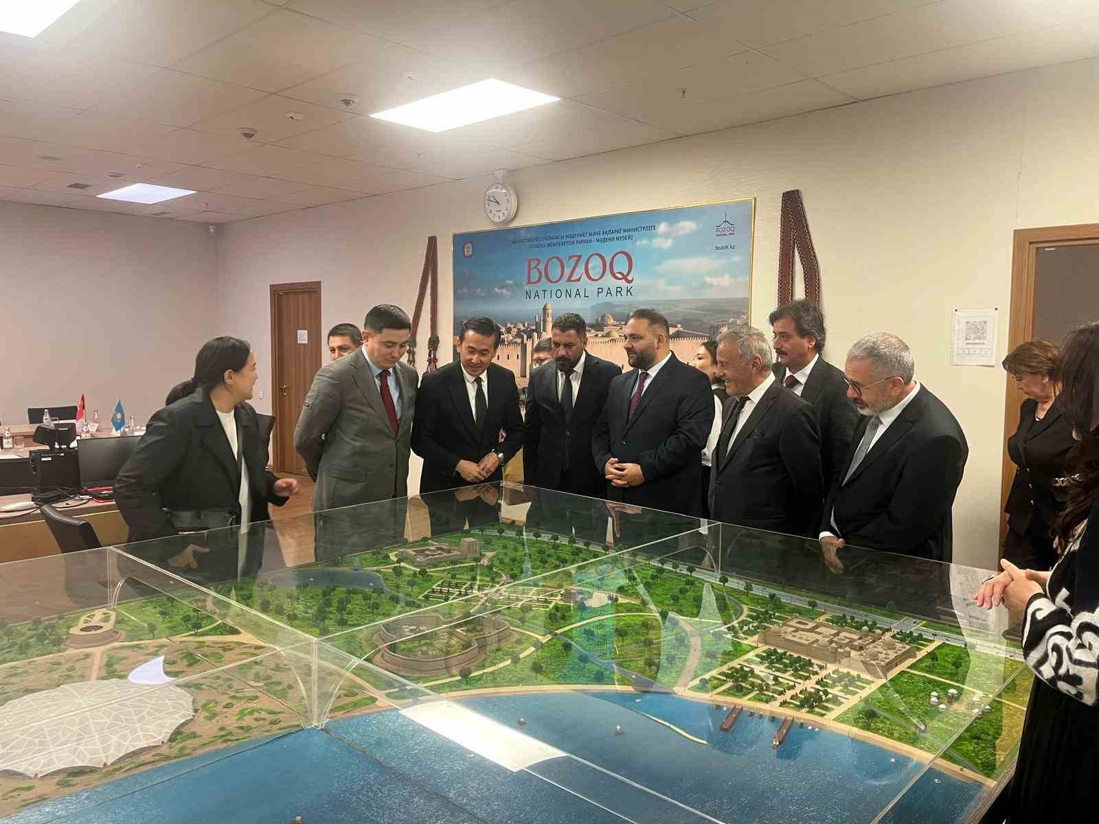 SORGUN BELEDİYE BAŞKANI EKİNCİ, KAZAKİSTAN’DA BOZOK ÖREN YERİ’Nİ ZİYARET ETTİ