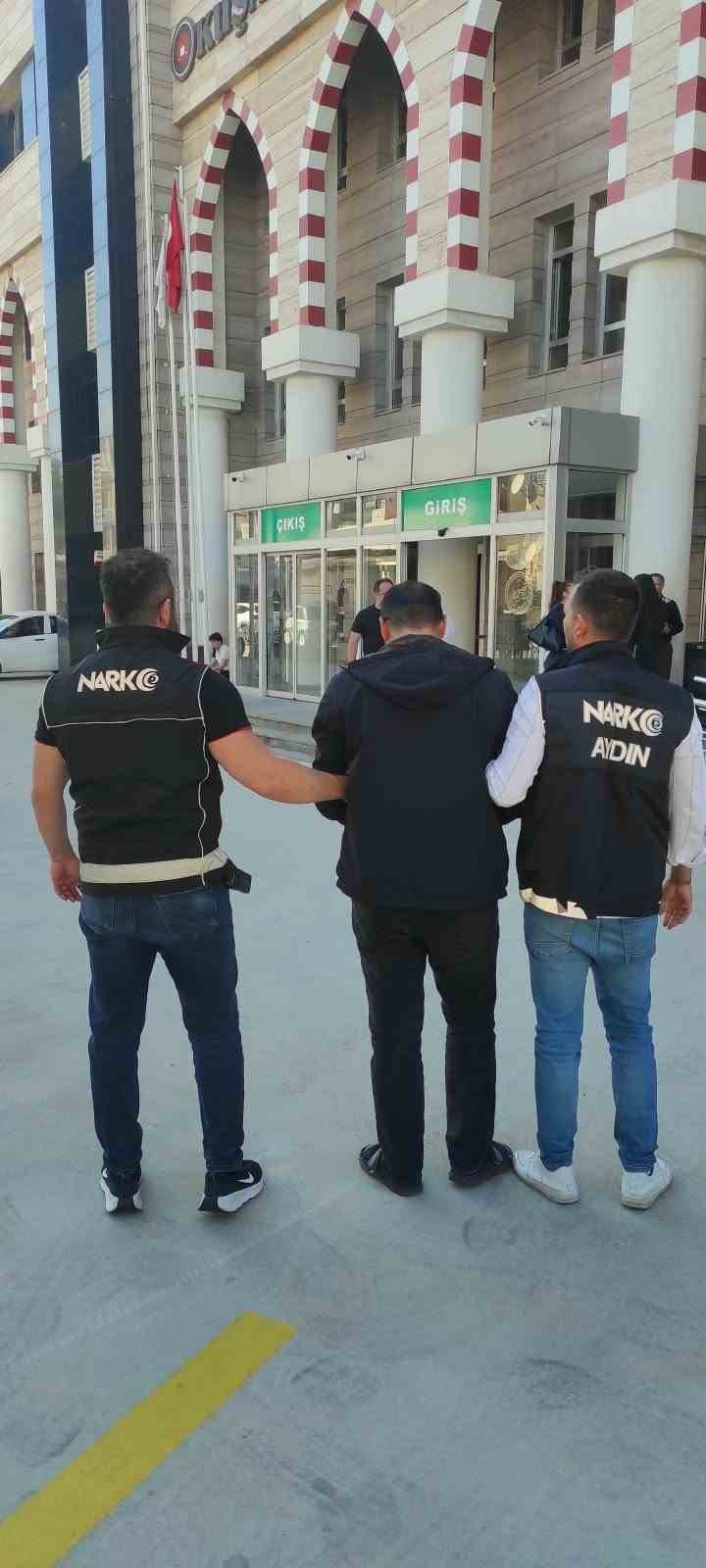 KUŞADASI’NDA UYUŞTURUCU OPERASYONUNDA YAKALANAN ŞÜPHELİ TUTUKLANDI