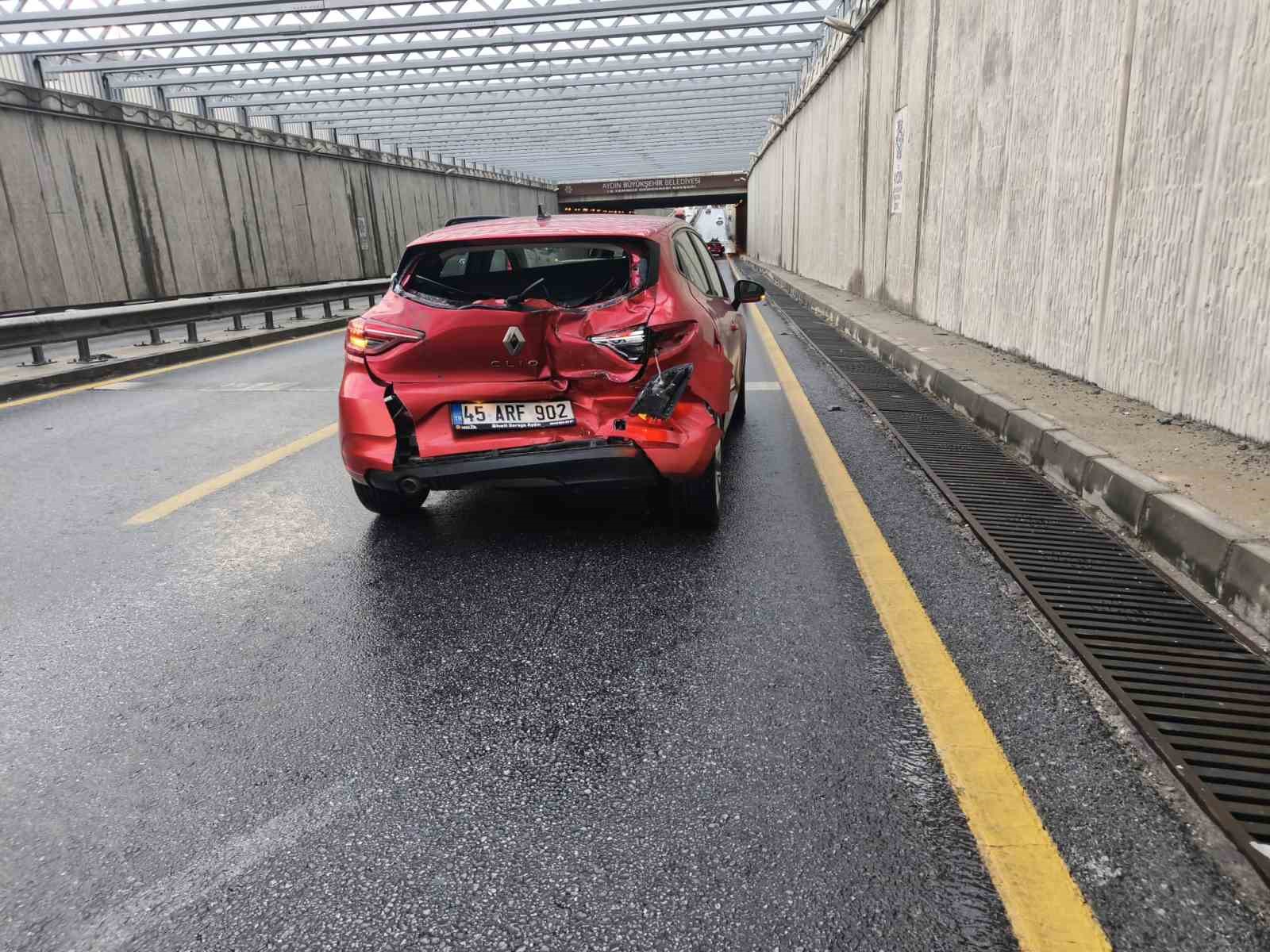 YAĞIŞ KAZALARI DA BERABERİNDE GETİRDİ