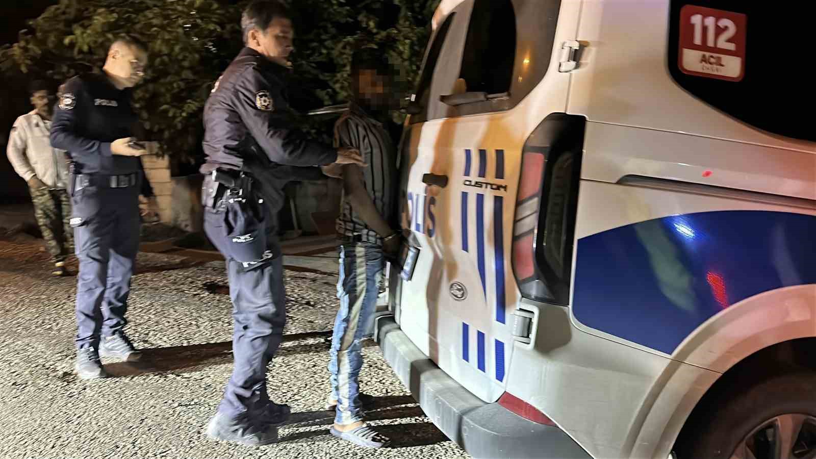 DİREKSİYONA ALKOLLÜ GEÇTİ, 2 ARACA ÇARPIP YAYA OLARAK KAÇTI