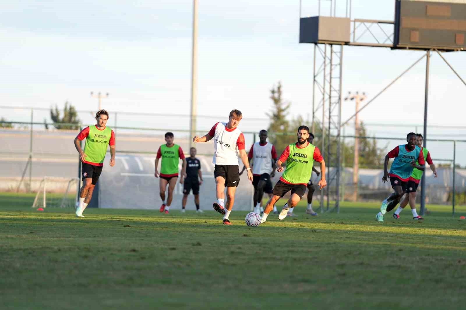 ÇORUM FK, ANTALYA KAMPINDA ÇALIŞMALARINI SÜRDÜRDÜ