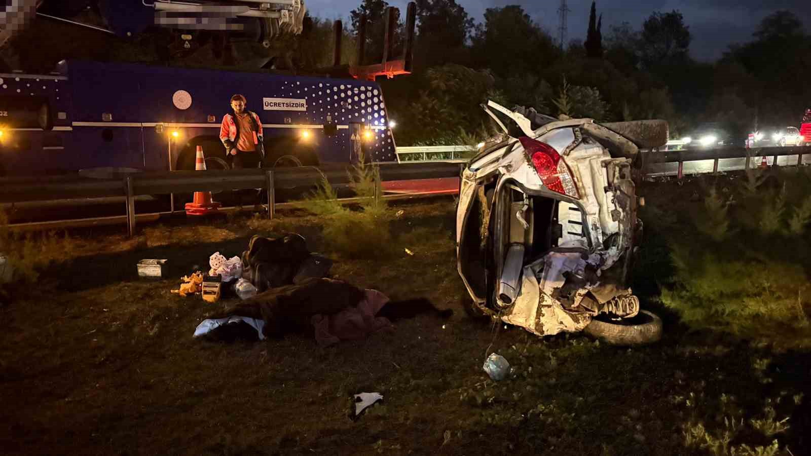 ANADOLU OTOYOLU’NDA OTOMOBİL DEVRİLDİ: 1 ÖLÜ, 4 YARALI