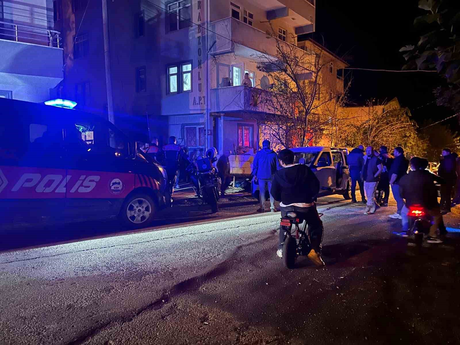 EVİNDE HAVAYA ATEŞ AÇAN ŞAHIS MAHALLEYİ AYAĞA KALDIRDI
