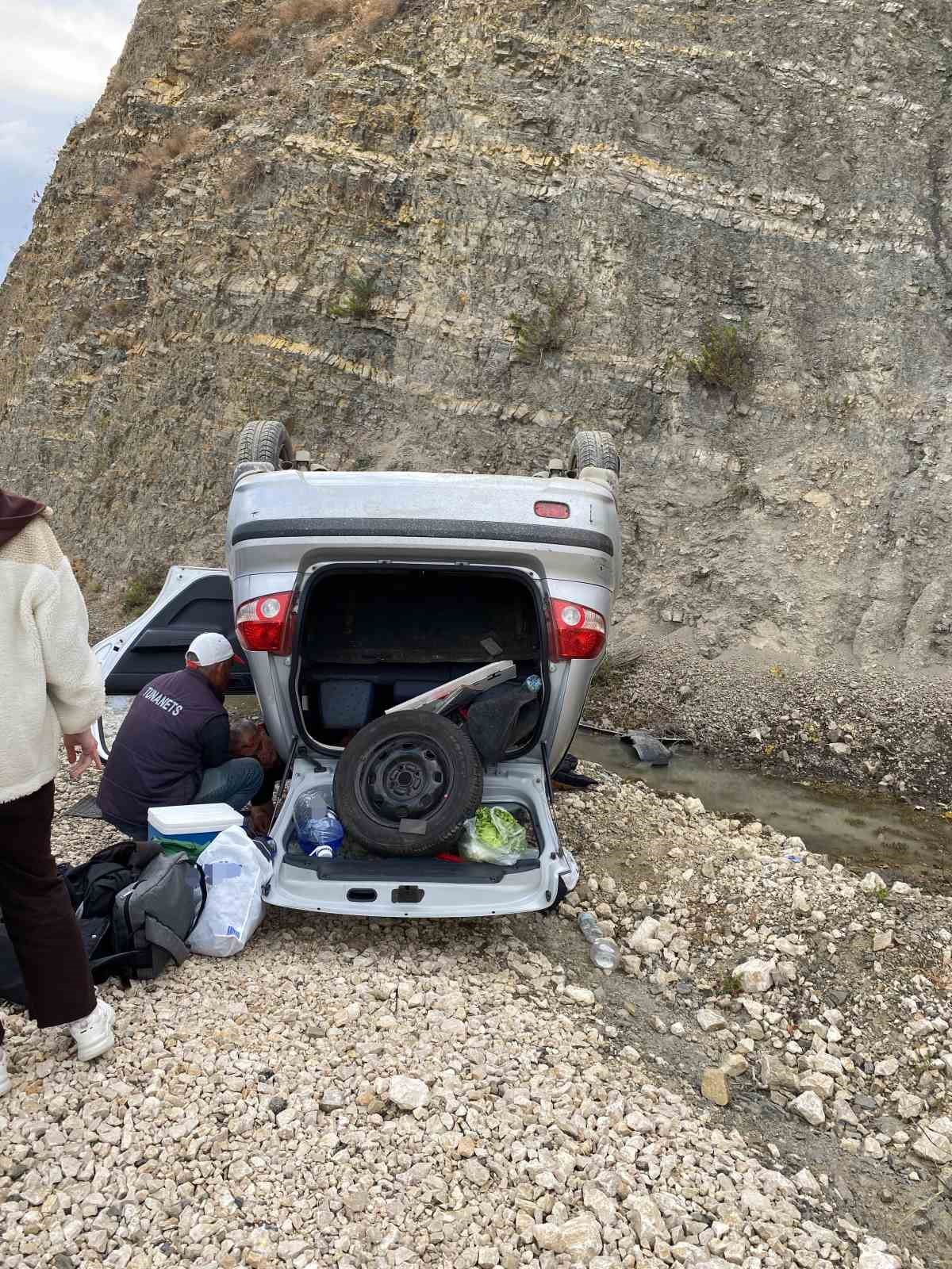 TEKİRDAĞ’DA OTOMOBİL TAKLA ATTI: 2 YARALI