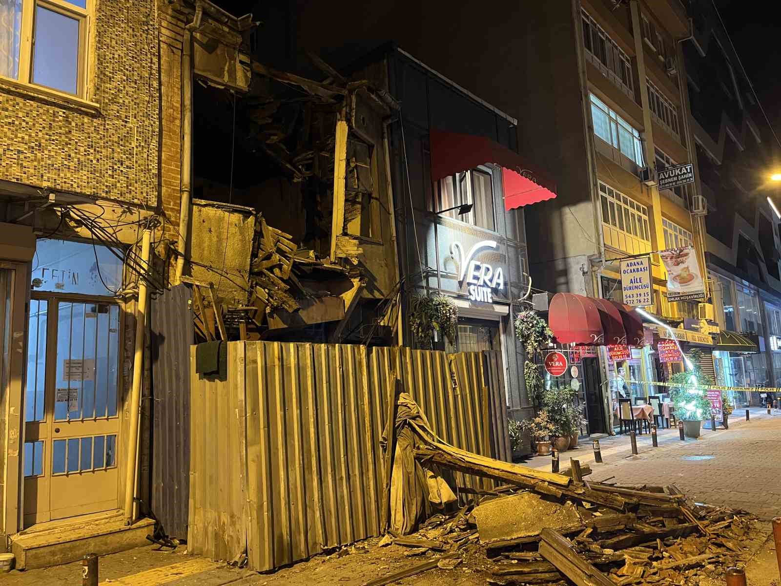 BAKIRKÖY’DE METRUK BİNANIN ÇÖKME ANI KAMERADA